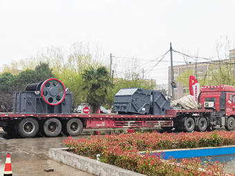 山東客戶訂購的高效細(xì)碎機(jī)發(fā)貨